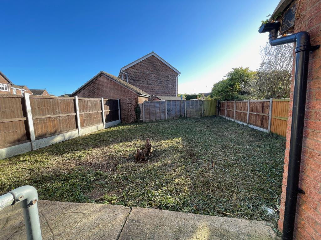 Lot: 122 - SEMI-DETACHED HOUSE FOR IMPROVEMENT - Rear Garden